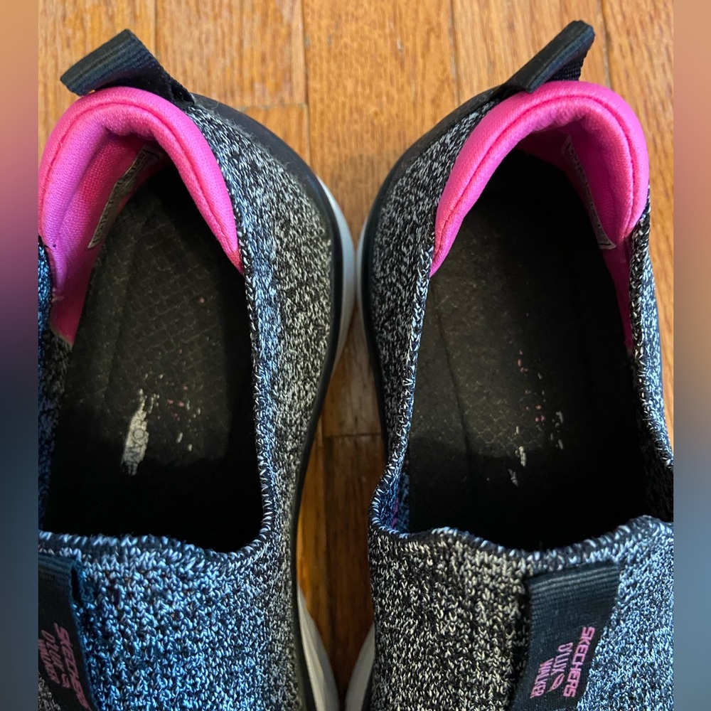 Women’s Sketchers D’Lux Walkers - Picture 10 of 14